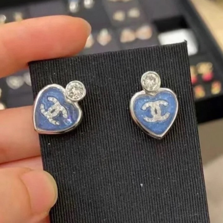 【目を惹くデザイン♡】CHANEL ピアス 目を惹くデザイン☆》CHANEL ピアス