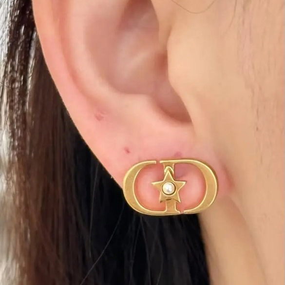 【可愛い星モチーフとロゴが映える☆】DIOR Lucky Cards ピアス ☆新作☆星の形が可愛い【DIOR】Lucky Petit CD スタッドピアス