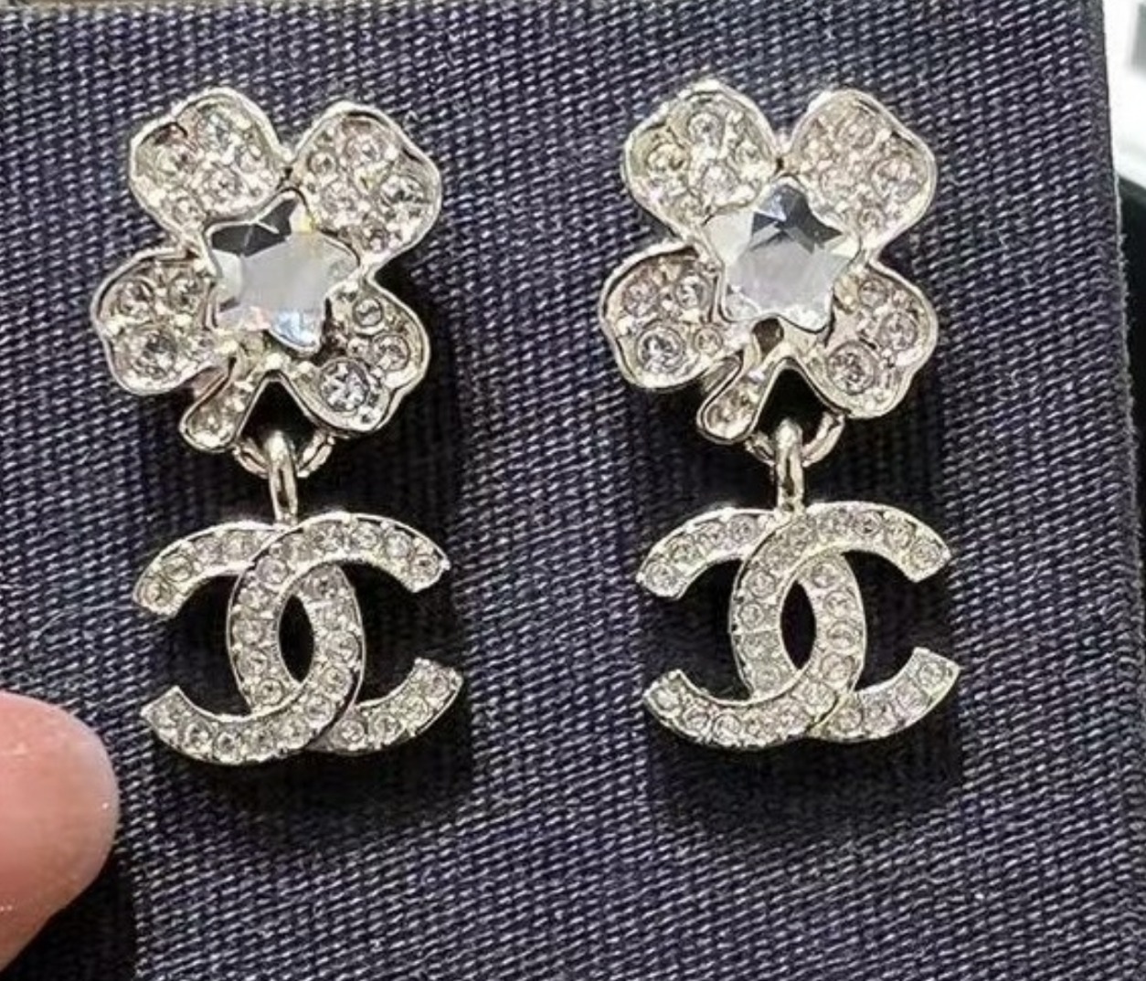 幸せクローバー】CHANEL 春夏プレコレクション限定 CC ピアス ピアス