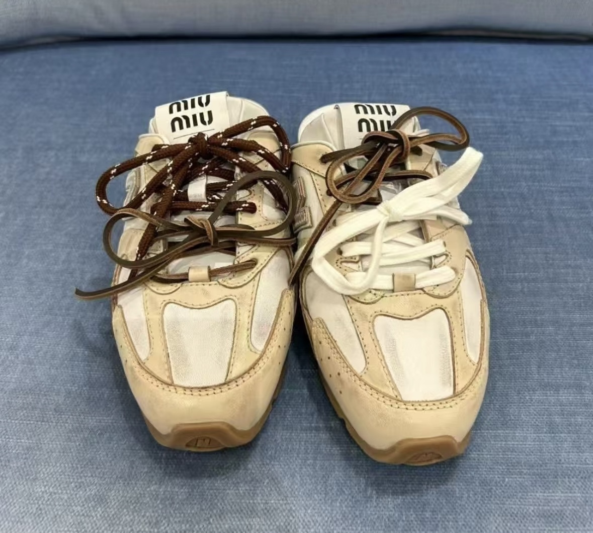 人気コラボ《Miu Miu ×New Blance》530SL デコレザーミュール