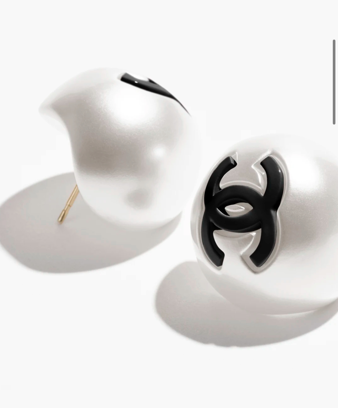 CHANEL《コロンとかわいい♡》シャネル ロゴ ピアス
