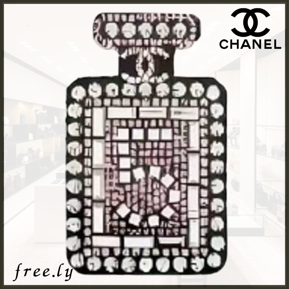 POPなスターとロゴのデザインが可愛い CHANEL ピアス POPなスターとロゴのデザインが可愛い CHANEL ピアス