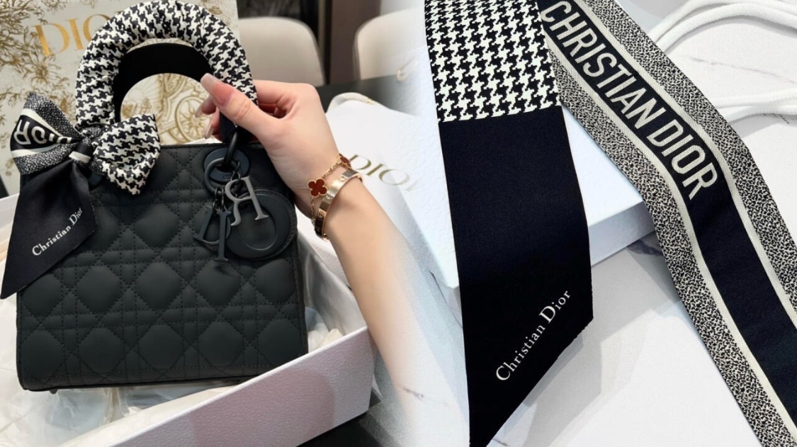 バックにも♡Dior 30 Montaigne ミッツァ スカーフ