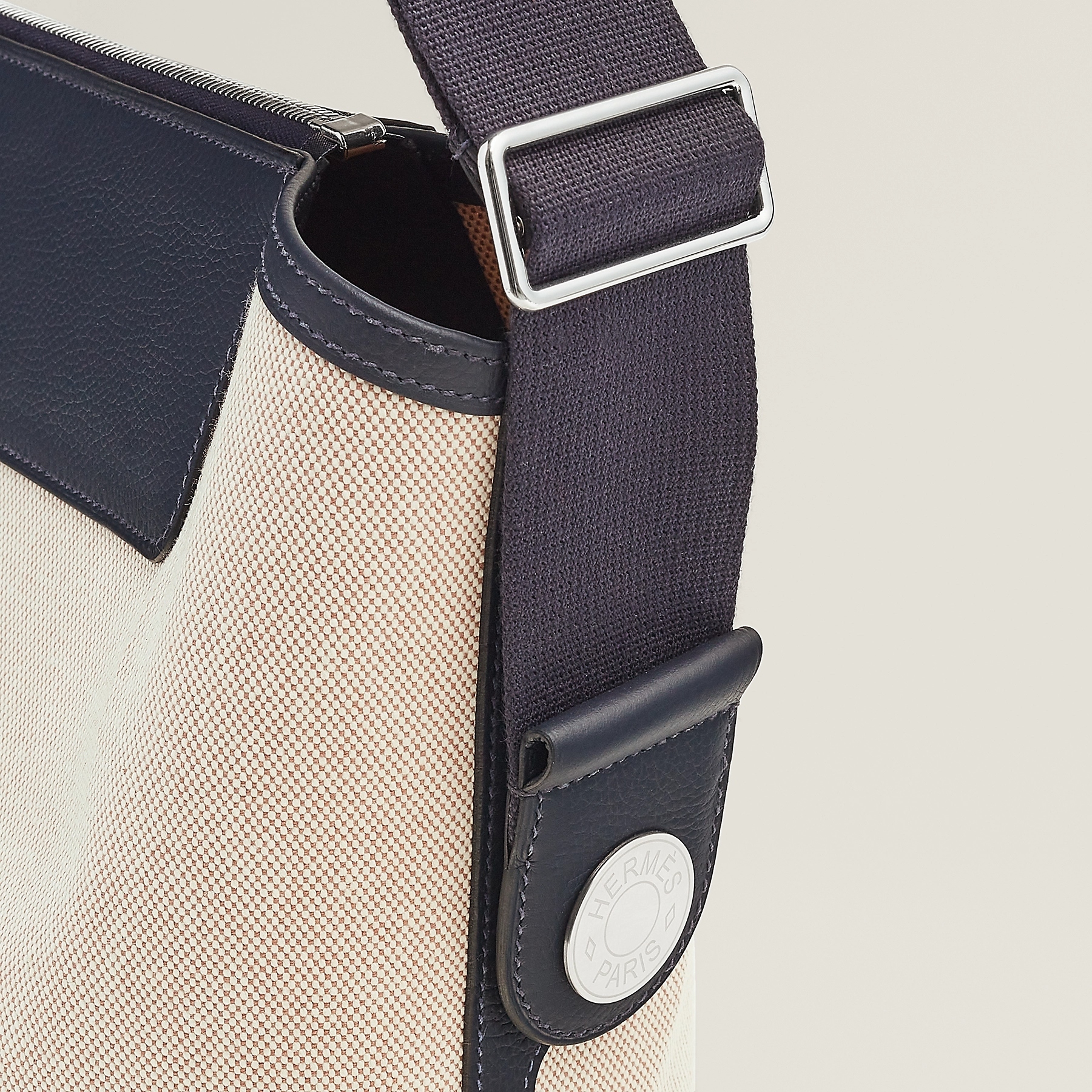 【洗練されたデザイン】HERMES ショルダーバッグ 《R.M.S 12H》