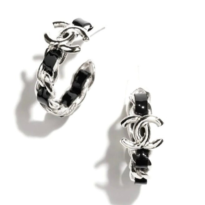 ずっと身につけたい☆【CHANEL】フープ ピアス