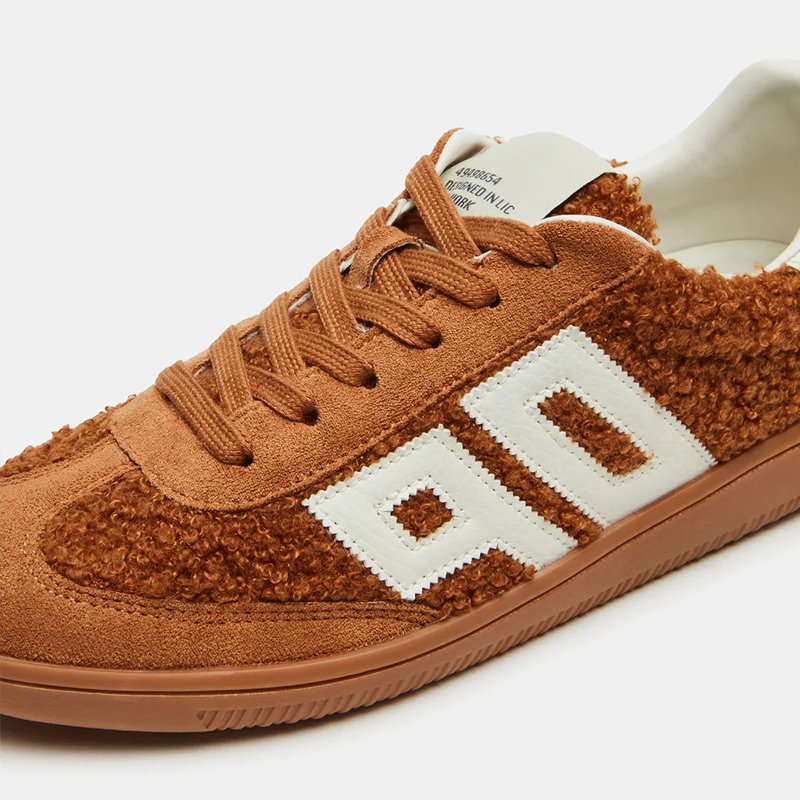 Steve Madden☆ ふわふわシアリング・レースアップスニーカー Steve Madden☆ ふわふわシアリング・レースアップスニーカー