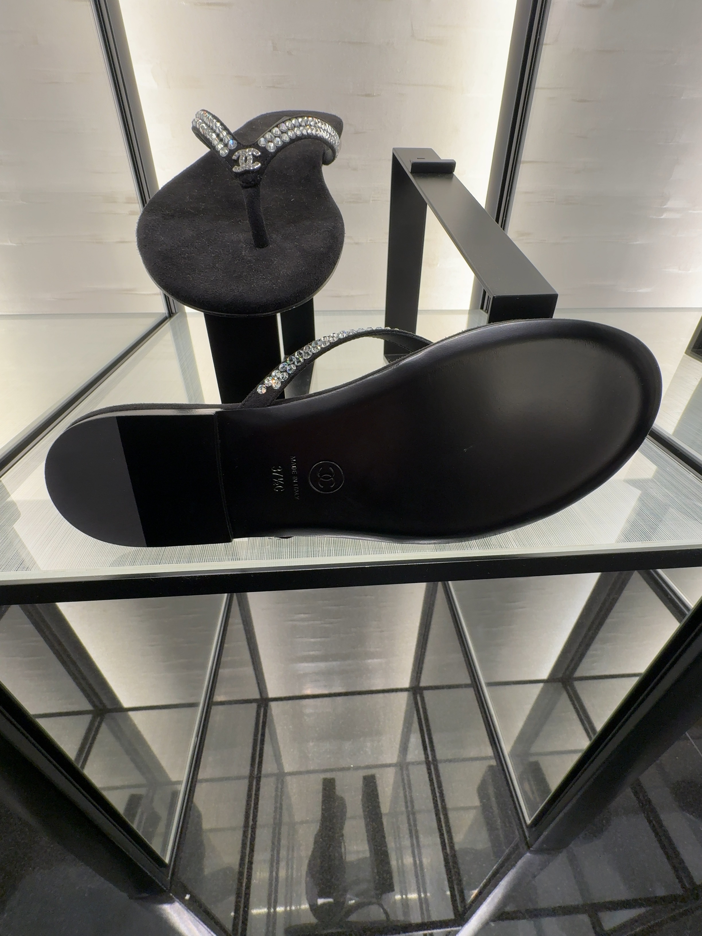 【シック&ゴージャス♪】CHANEL CCロゴ ベロア トング サンダル シック&ゴージャス♪】CHANEL CCロゴ ベロア トング サンダル 靴