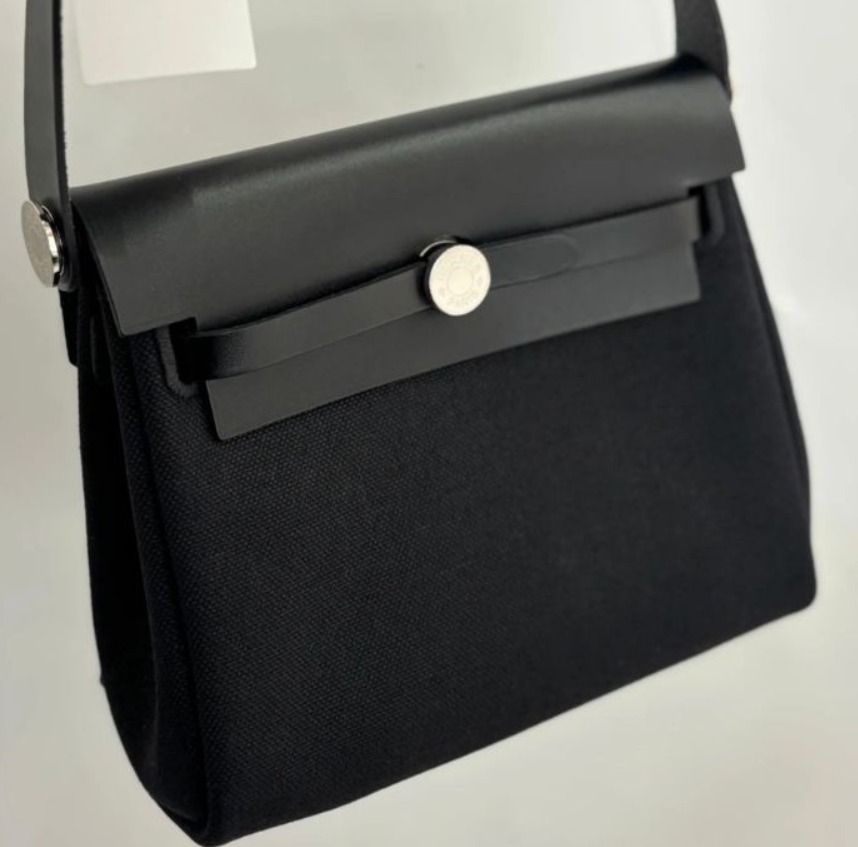《サイズ感が丁度いい◎》HERMES エールバッグジップ ミニ 20