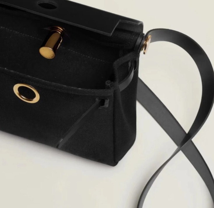 《サイズ感が丁度いい◎》HERMES エールバッグジップ ミニ 20