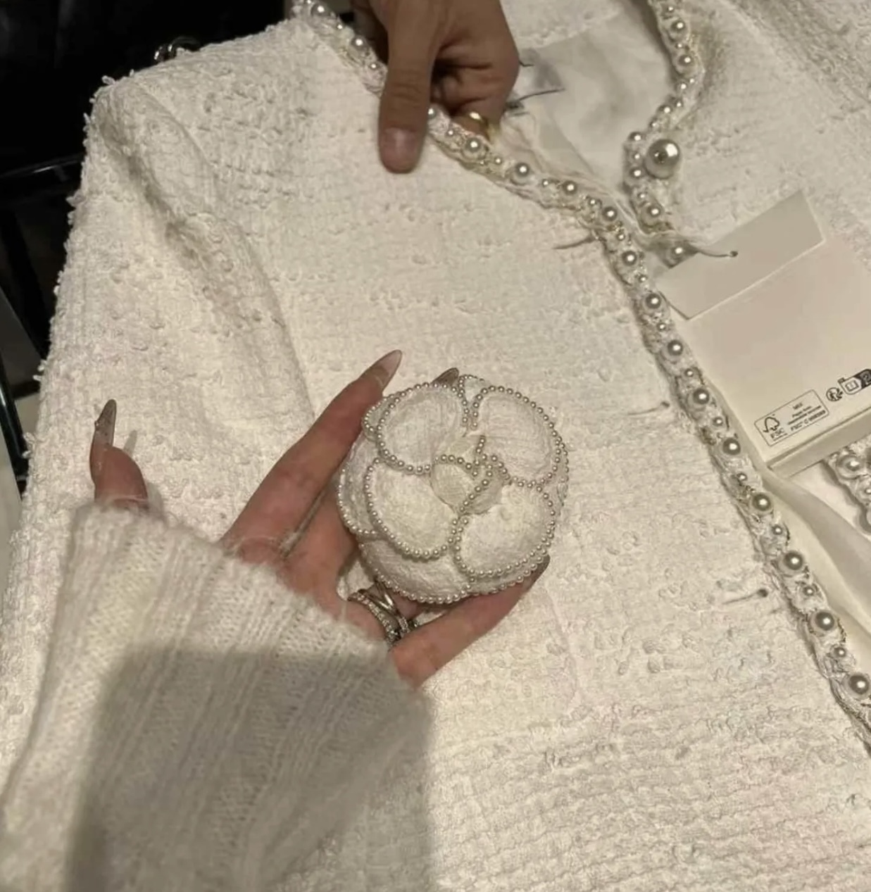 パールパイピングの上品な逸品 華やかさプラス CHANELコサージュ パールパイピングの上品な逸品☆】CHANELシャネル コサージュ