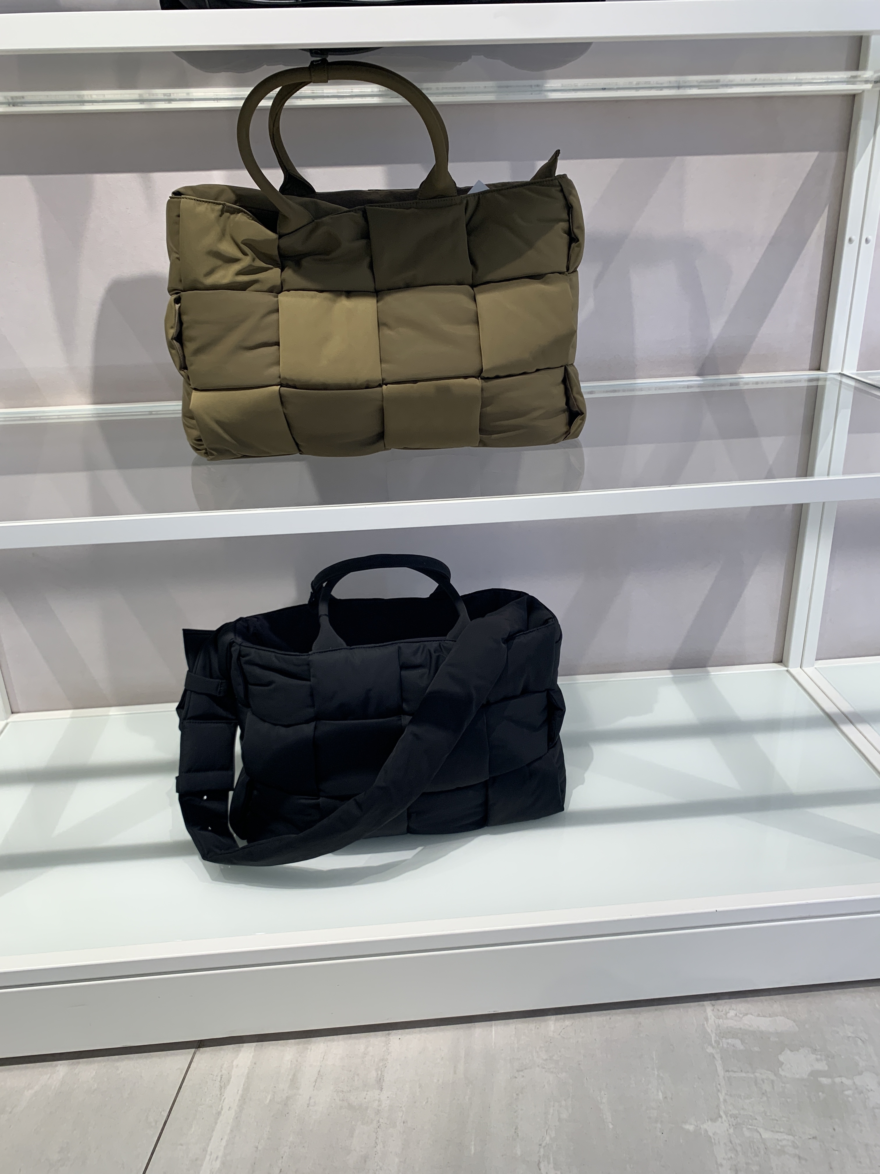 BOTTEGAVENETA イントレチャート アルコ パデッド トートバッグ