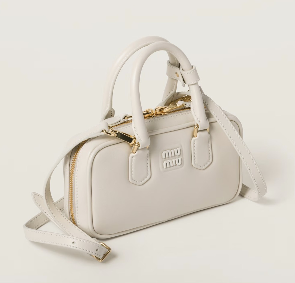 斜めがけが可愛い《Miu Miu 》アカルディレザーミニバッグ