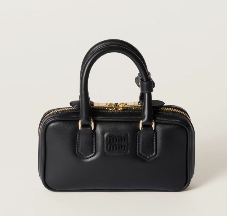 斜めがけが可愛い《Miu Miu 》アカルディレザーミニバッグ
