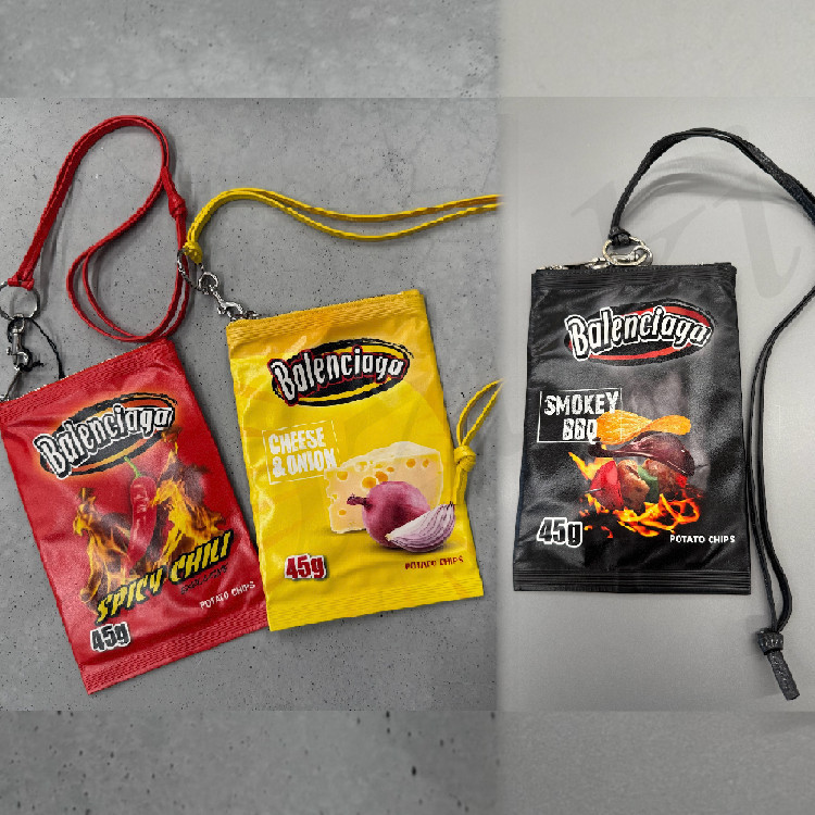 送料込】BALENCIAGA☆Chips フォンホルダー