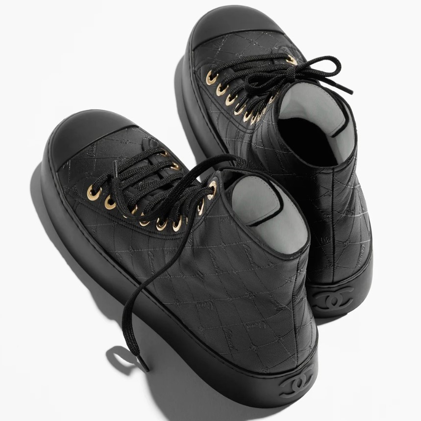 【人気の厚底☆レースアップも◎】CHANEL ハイカットスニーカー 人気の厚底☆レースアップも◎】CHANEL ハイカットスニーカー