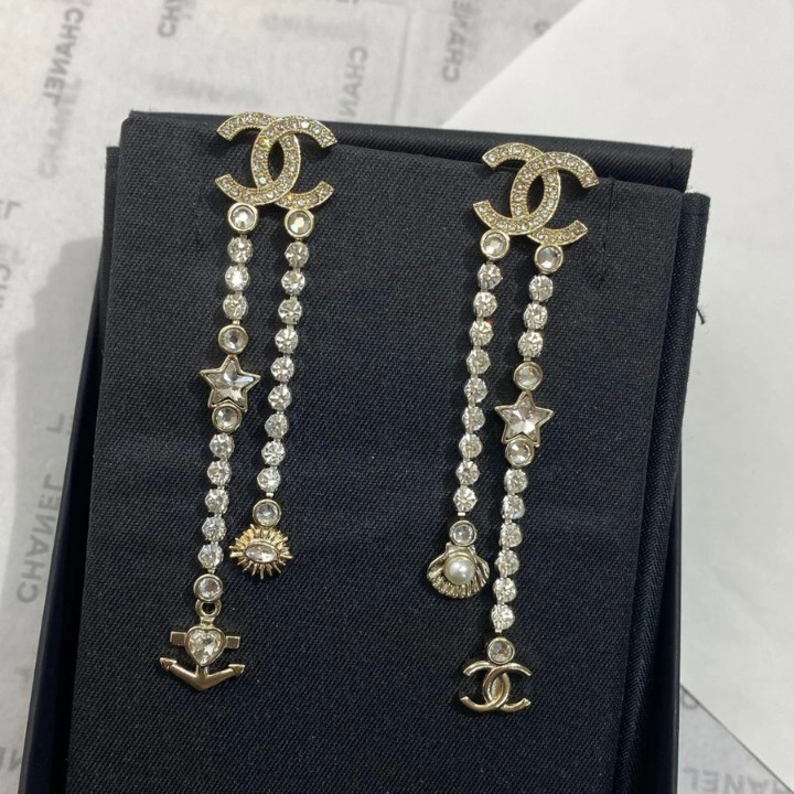 《耳元で美しく揺れる♡》CHANEL ピアス