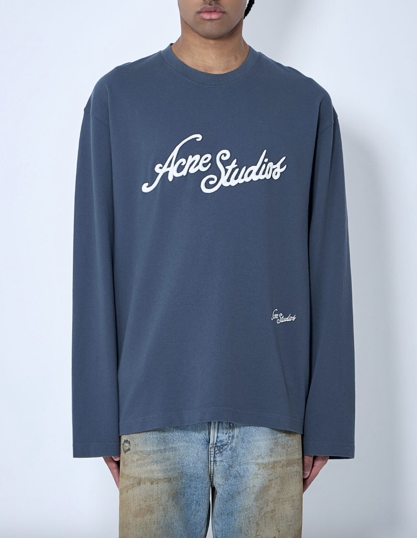 オシャレアイテム《Acne Studio》３D刺繍ロゴクルーネックロンT
