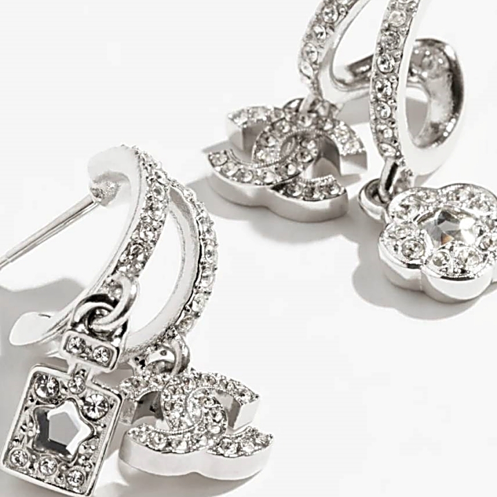 【キラキラロゴ♪華やかな耳元に☆】CHANEL フープピアス ☆花＆香水ボトル☆ CHANEL キラキラ CCロゴ 2連フープピアス