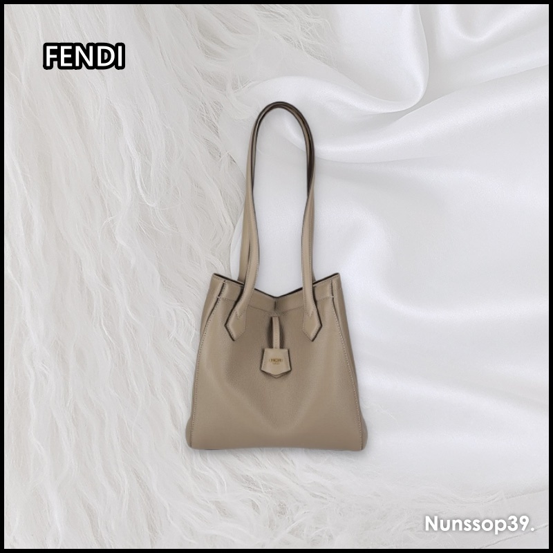《FENDI》 ミディアム オリガミ ショルダーバッグ