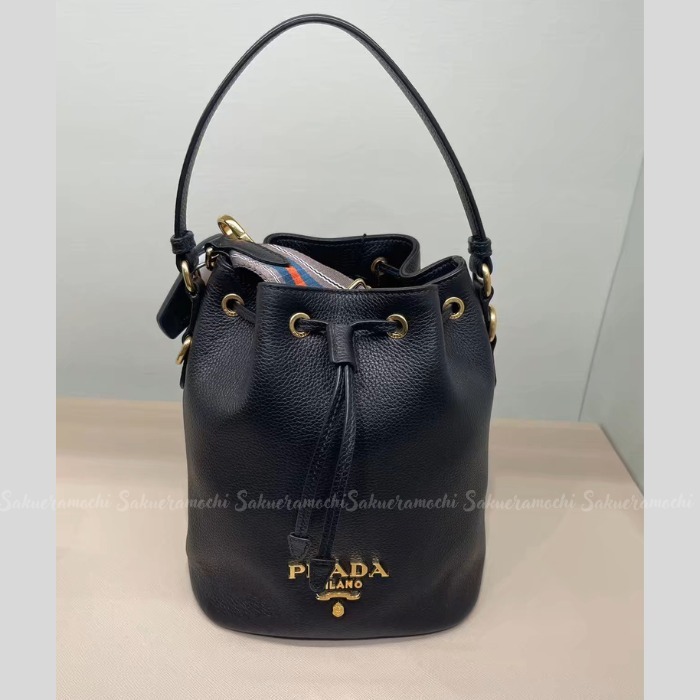 【PRADA】幻の再入荷♪lady's ロゴ ハンドバッグ 1BE072(3色) PRADA】幻の再入荷♪lady's ロゴ ハンドバッグ 1BE072(3色)
