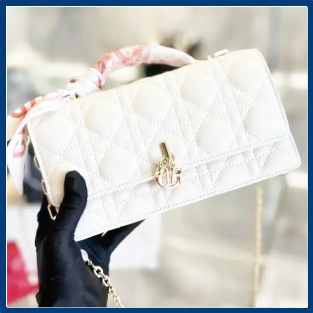 【幅広いシーンで活躍する♡】DIOR ミニバッグ