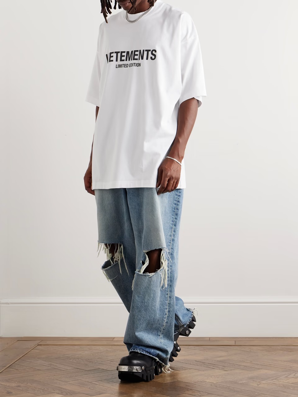 VETEMENTS☆関税込☆オーバーサイズコットンジャージーTシャツ VETEMENTS 】コットンジャージー オーバーサイズ Tシャツ ロゴ