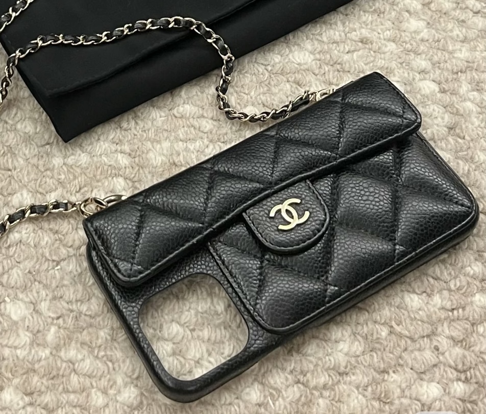 CHANEL★大人気 iPhone16proケース キャビアスキン
