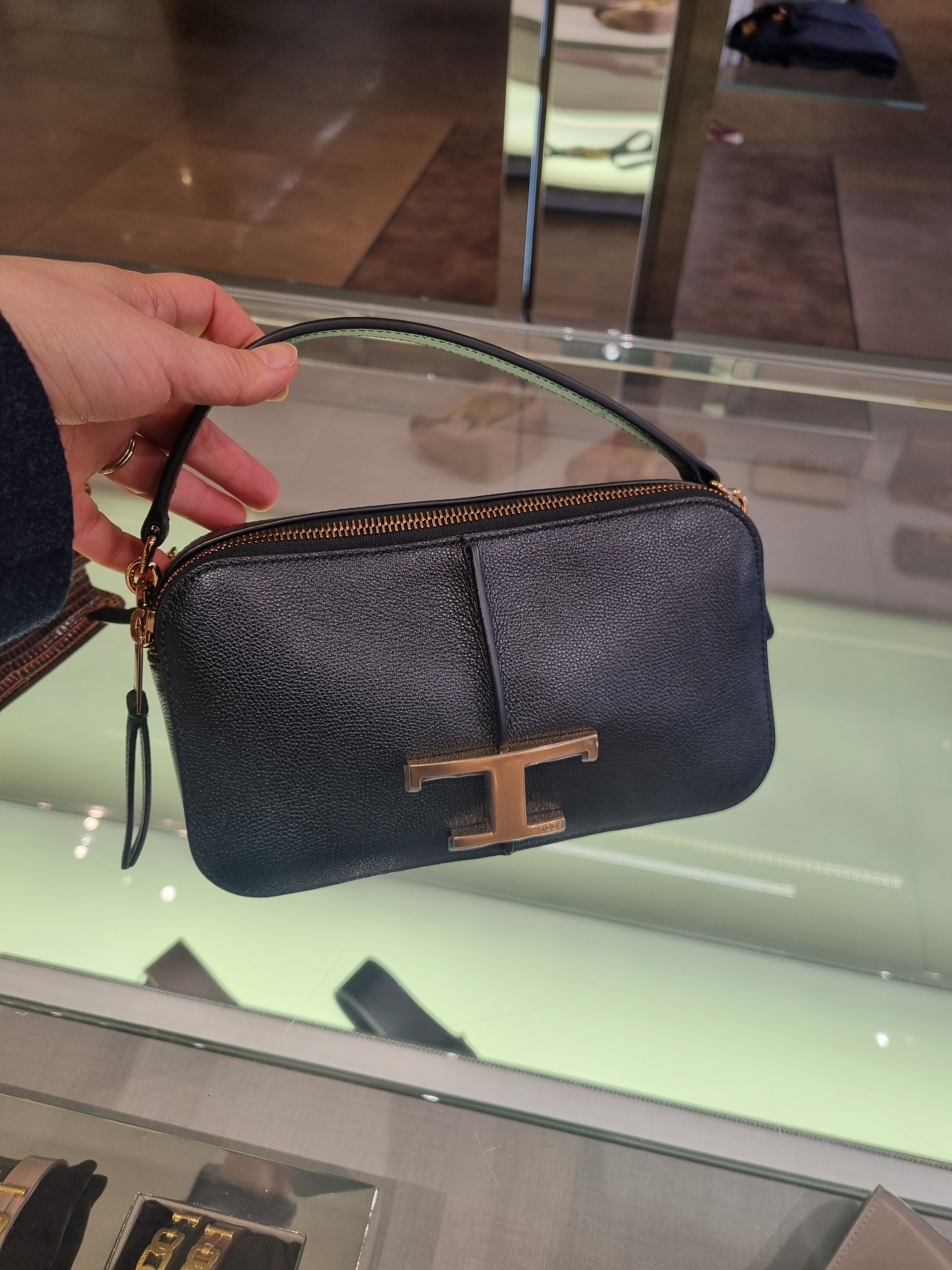 100%直営店買付【TOD'S】トップハンドル カメラバック MINI