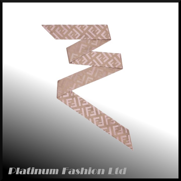 希少品◆入手困難♪【FENDI】ラッピー FF シルクスカーフ ピンク