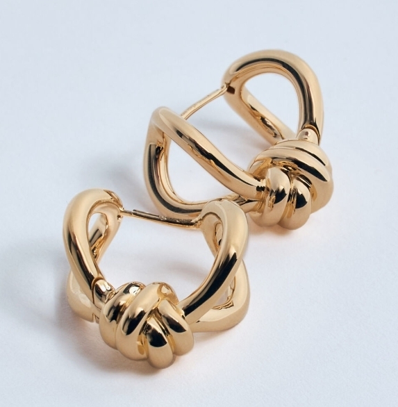 Bottega Veneta 国内発送 ノットイヤリング ゴールド
