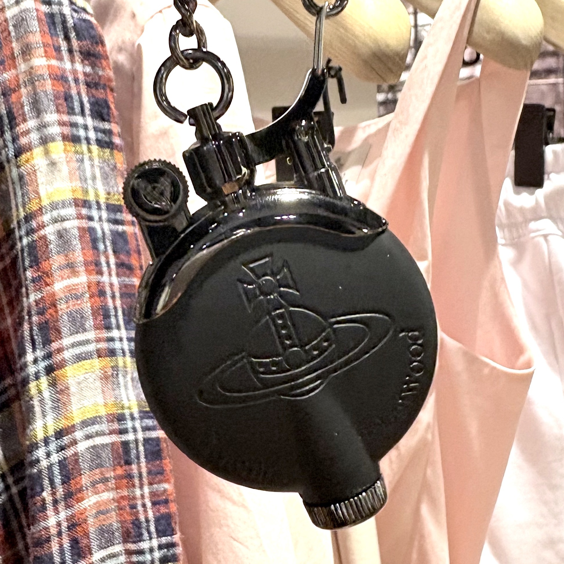 ★ vivienne westwood チェーン付き ロゴ オイルライター ★