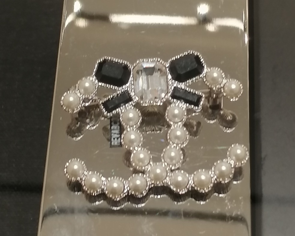 【キュートなリボンが魅力♡】CHANEL ブローチ キュートなリボンが魅力♡】CHANEL ブローチ