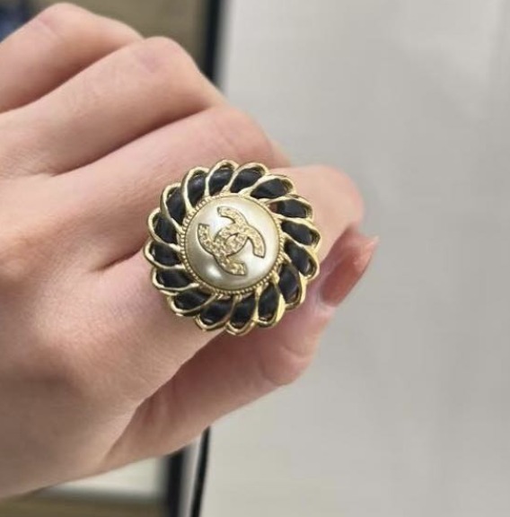 【24K フラワー♡】CHANEL リング パール&レザー CCロゴ