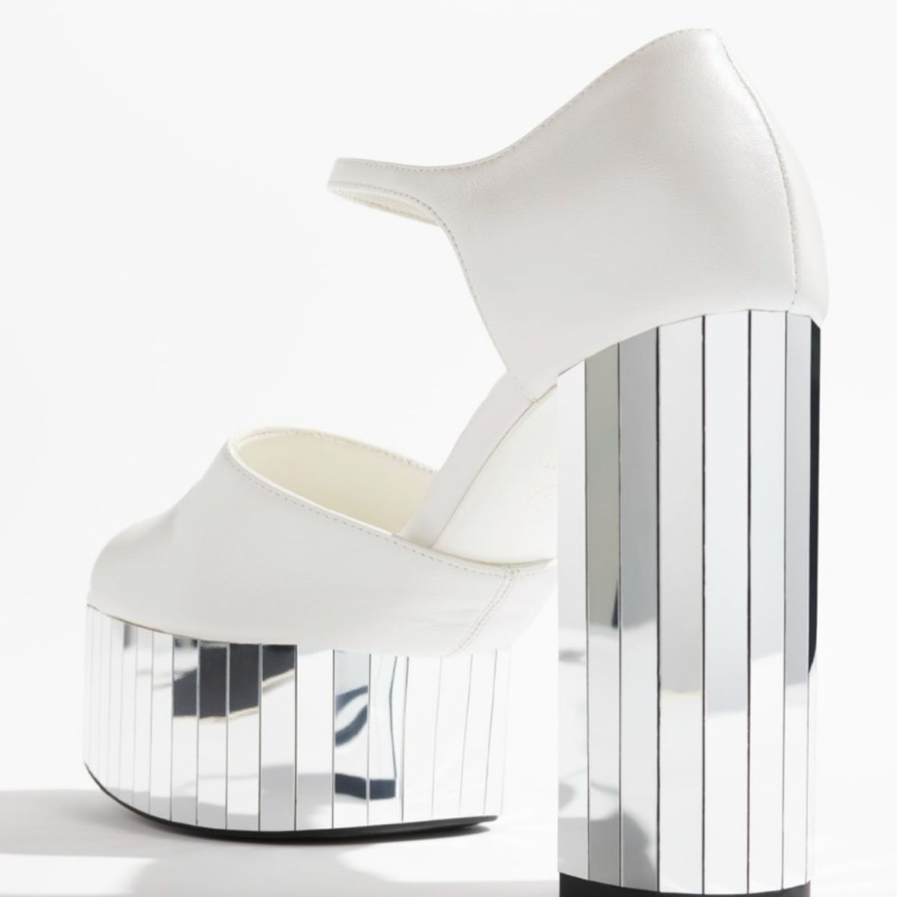 エレガントな美しさ♪【CHANEL】ミュール ☆エレガントでスポーティ☆履き心地抜群◎】CHANEL ミュール