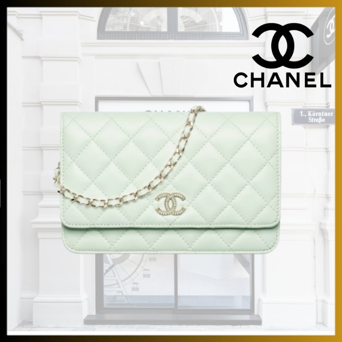 【25SS 上品CCロゴ /ライトグリーン】CHANEL チェーン付ポーチ