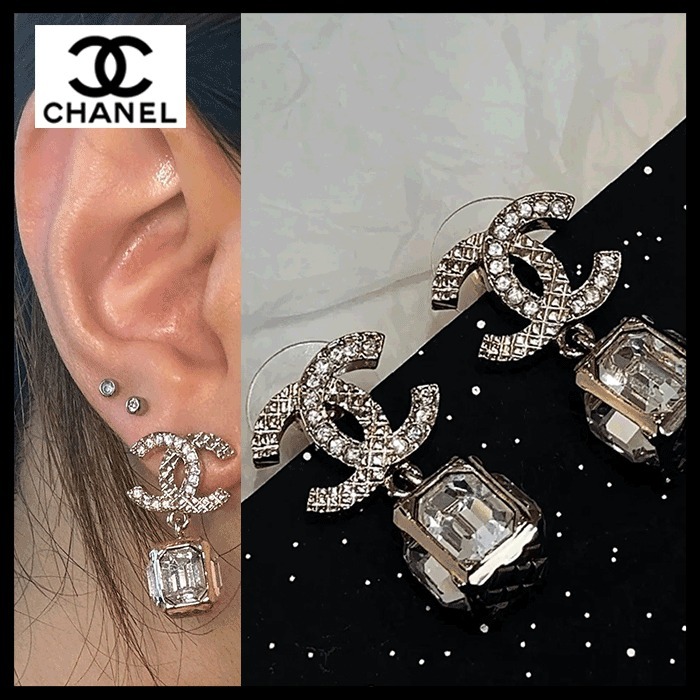 【キラキラと上品でかわいらしく☆】CHANEL ピアス CCロゴ