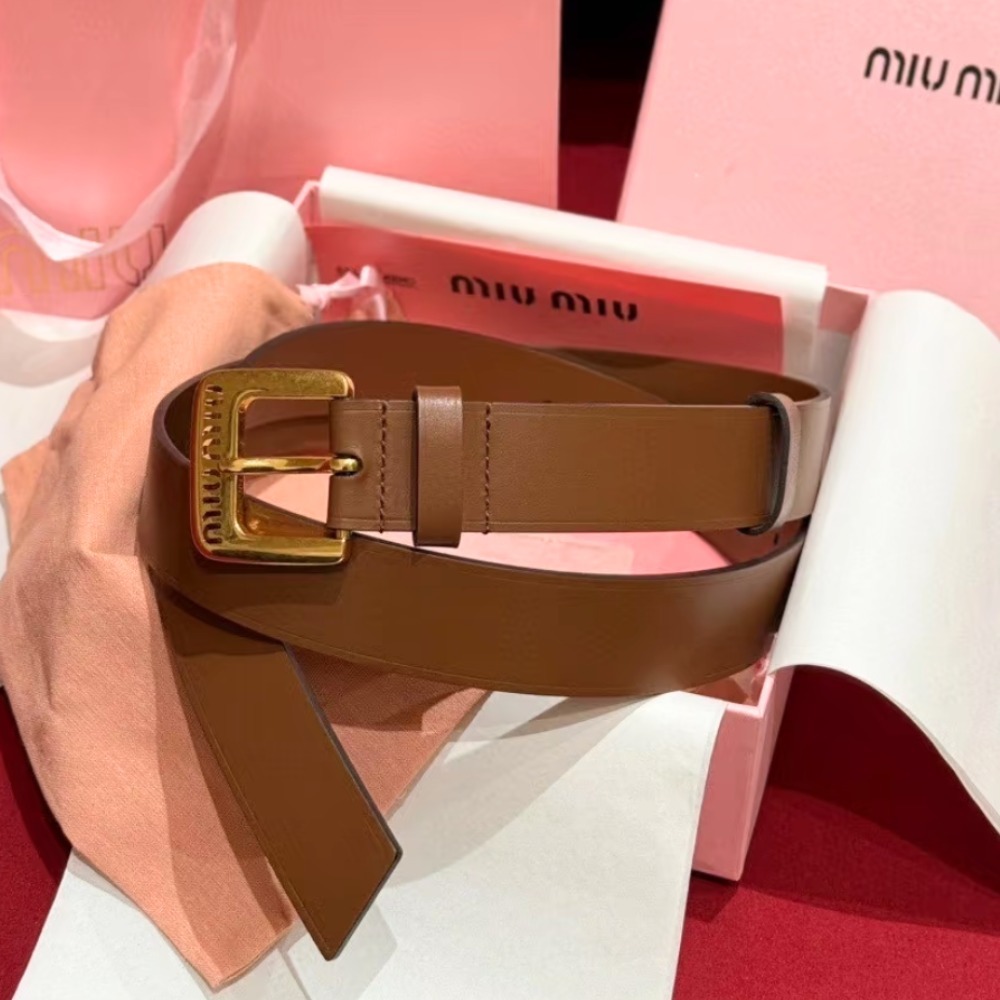 《エレガント/マストバイな逸品》【MiuMiu】ナッパレザーベルト