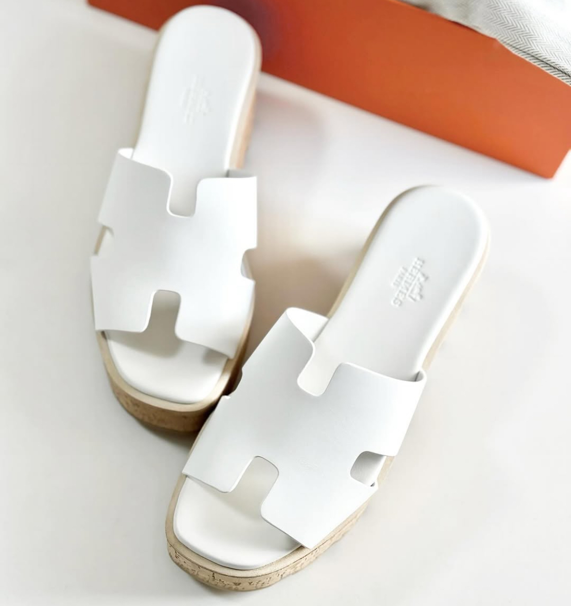 《夏のエレガントなスタイルに》HERMES エルメス サンダル 厚底