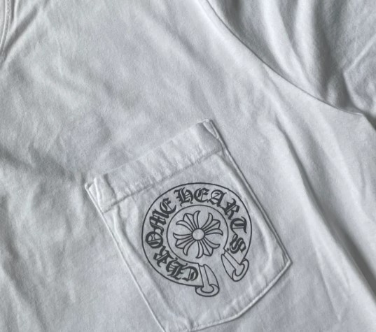 送料込！【Chrome Hearts】Horseshoe ロゴ ポケットTシャツ Chrome Hearts Limited T-Shirt - SHENGLI ROAD MARKET