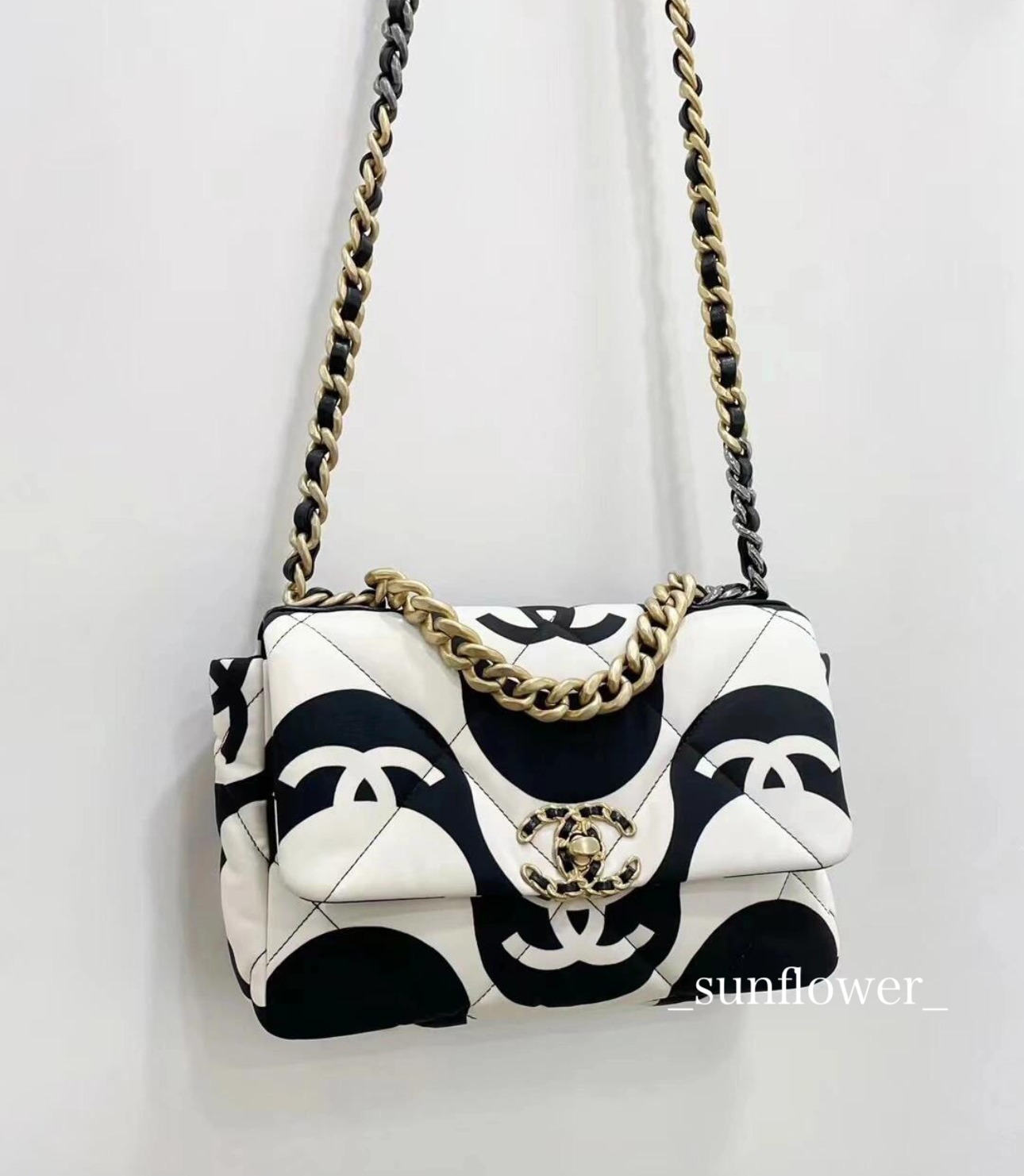 シャネル CHANEL19 フラップバッグ ラージ モノクロ