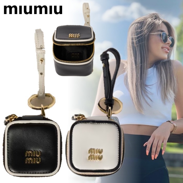 国内直営**miumiu** レザー キーリング トリック キーチャーム おしゃれ レザー キーリングトリック ミュウミュウ キーホルダー