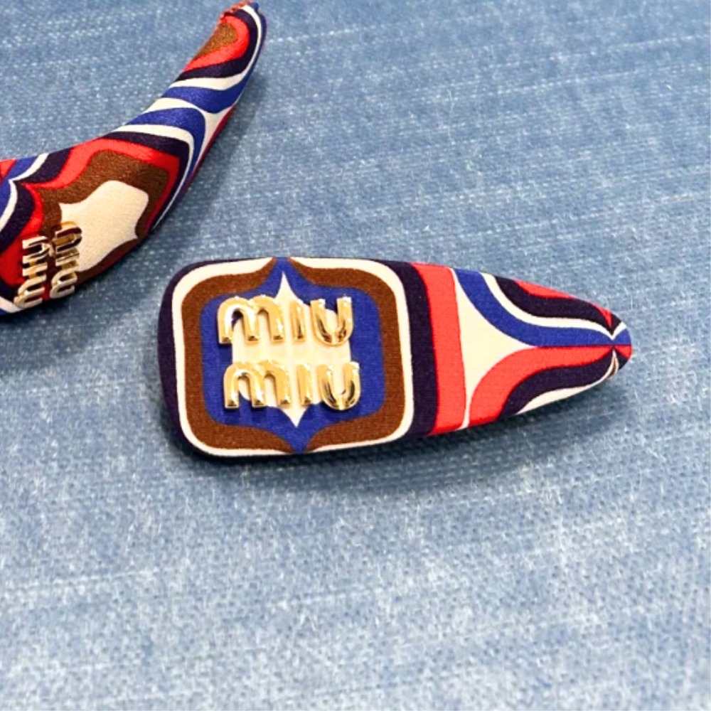 《特徴的なアクセント》【MiuMiu】ファブリッククリップ