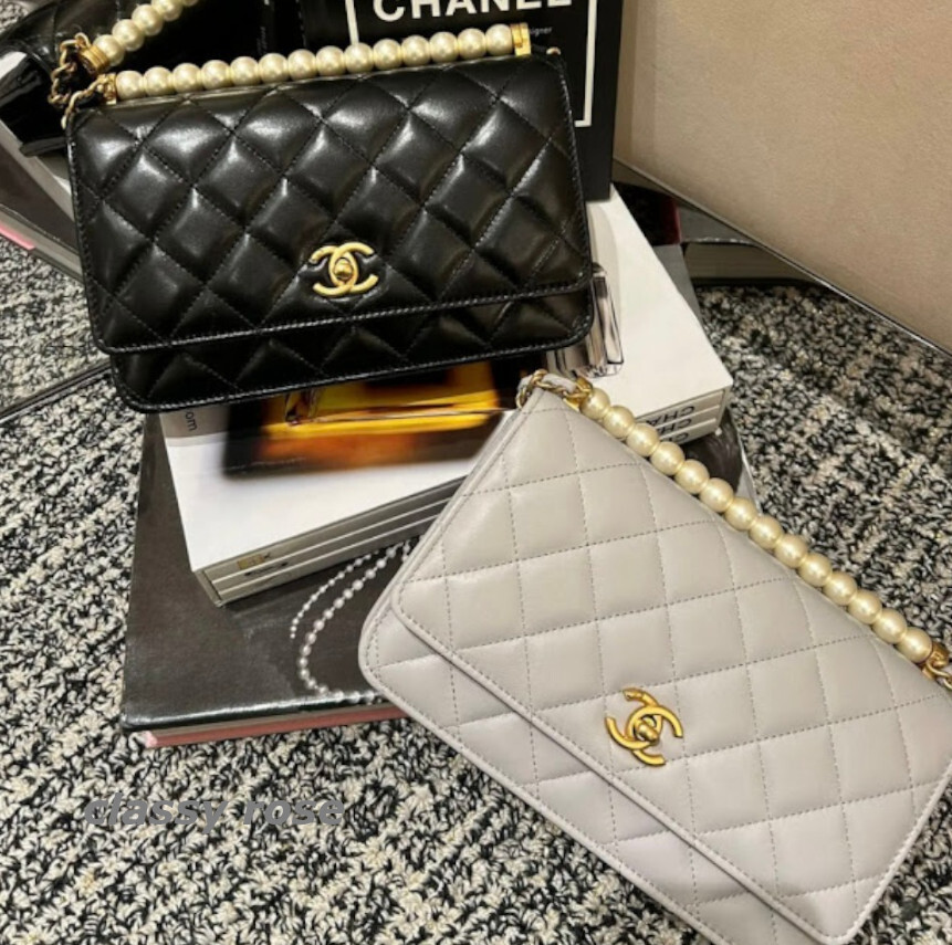《華やか★ハンドルがお洒落》CHANEL チェーンウォレット