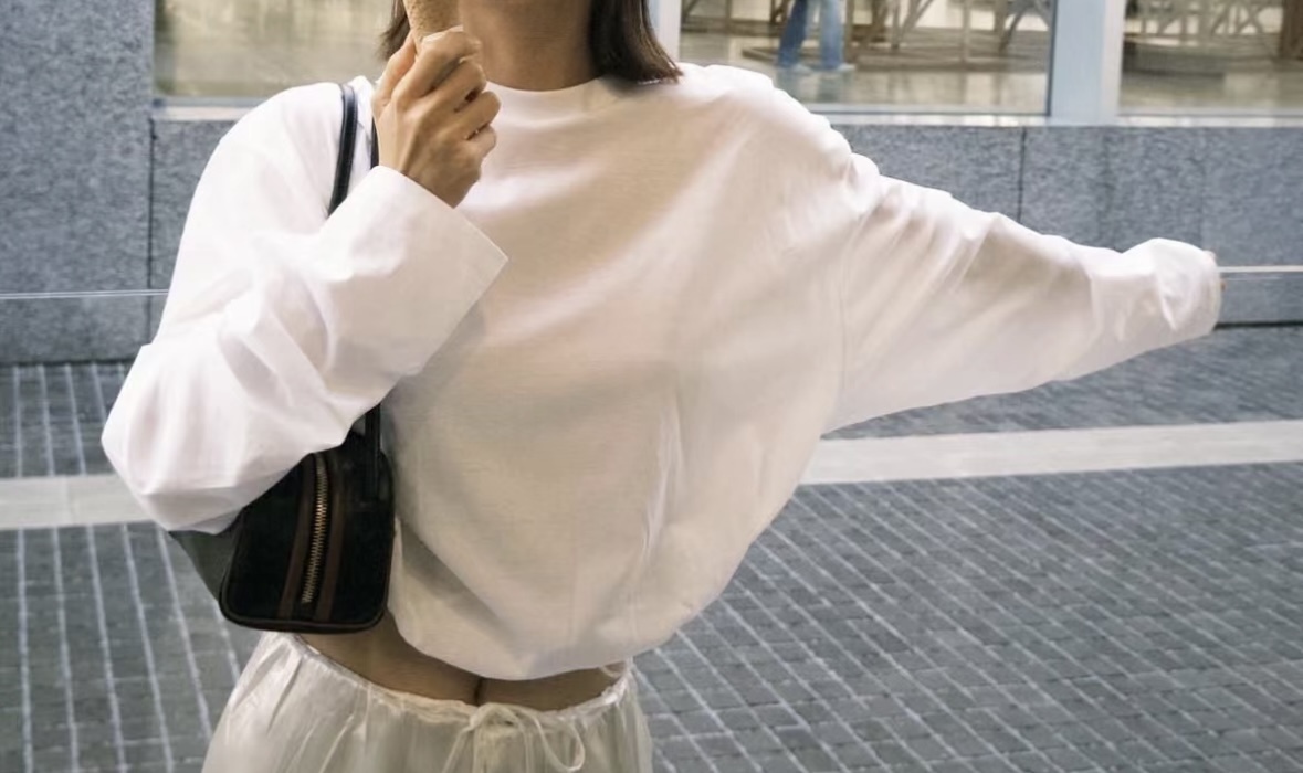 シルエットが調節できる《PRADA》ドローストリングロンT