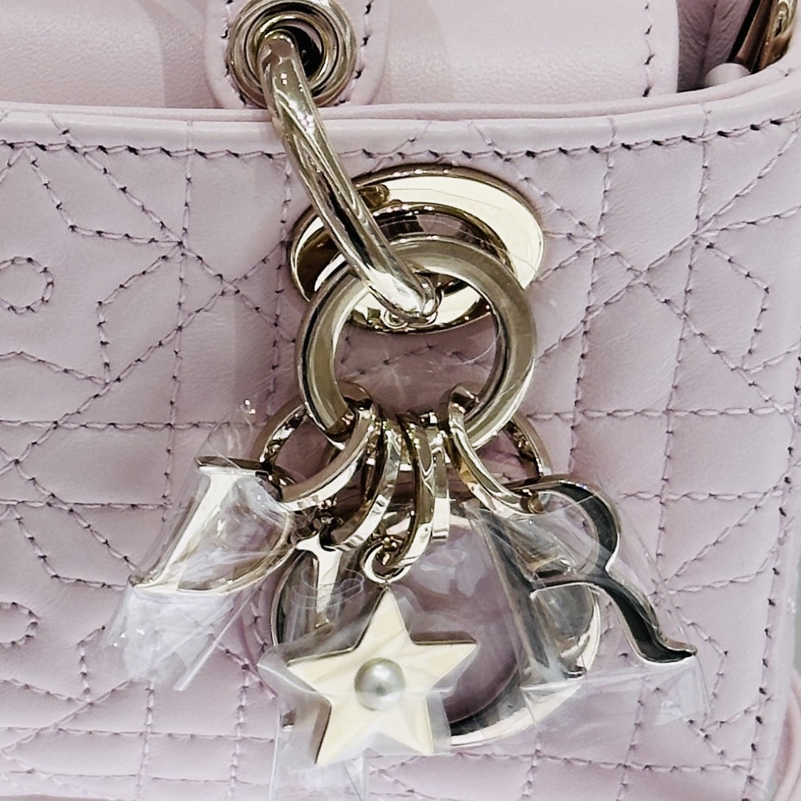 【幸運を呼ぶスター♪】Dior Lady D-Joy マイクロバッグ 新作 幸運の星モチーフ】Dior Lady D-Joyマイクロバッグ (Dior