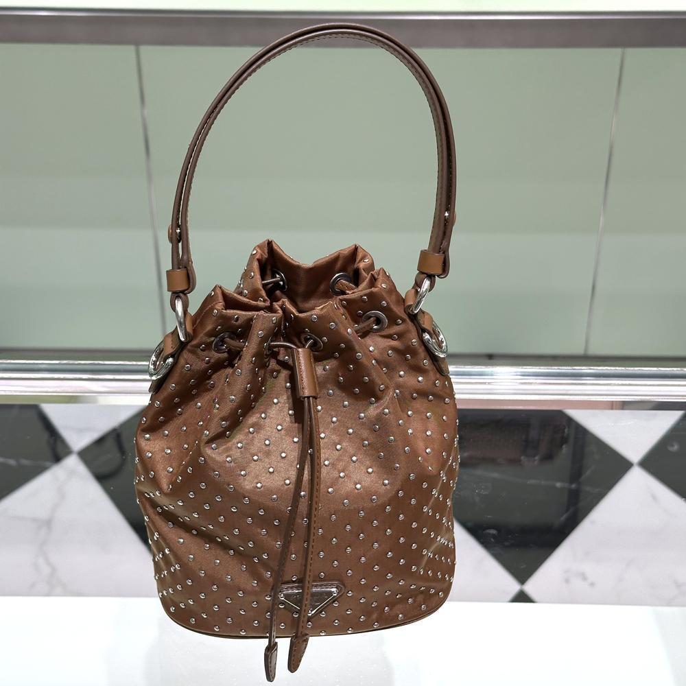 PRADA プラダ スタッズ付 Re-Nylon ミニバッグ 1BE067