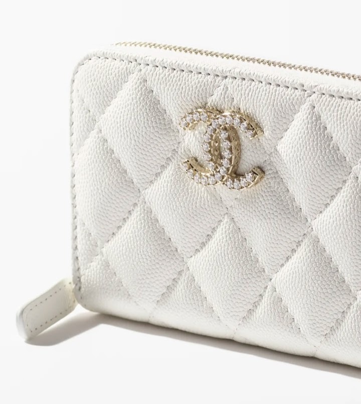 大人気!!【CHANEL】CCロゴ コインパース 細部までこだわりのあるロゴが魅力的な】CHANEL コインパース