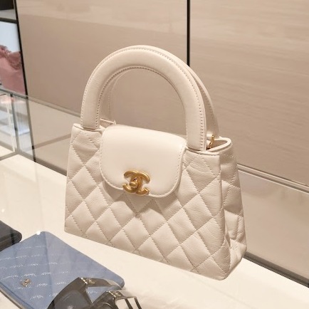 《上品なバッグ》 CHANEL チェーン付きミニバッグ