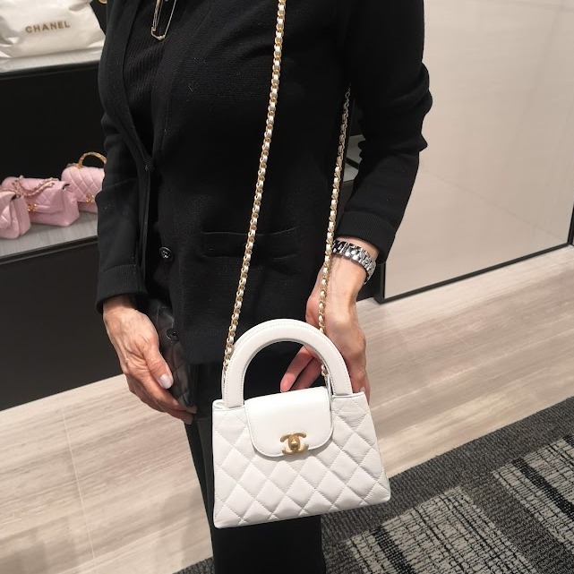 《上品なバッグ》 CHANEL チェーン付きミニバッグ