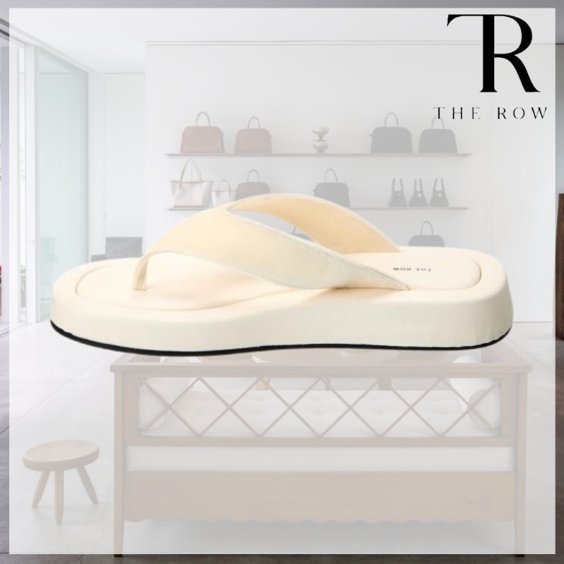 （セレブ御用達）The Row Ginza ベルベット サンダル